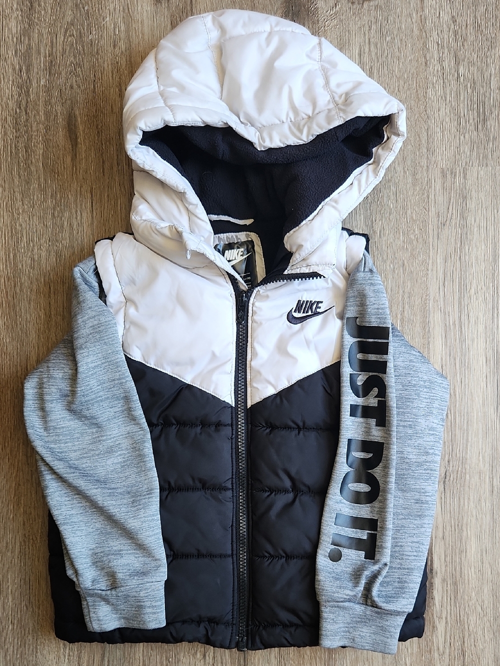 Nike Kids Black, White & Gray Hooded Puffer Jacket 3-4 YRS